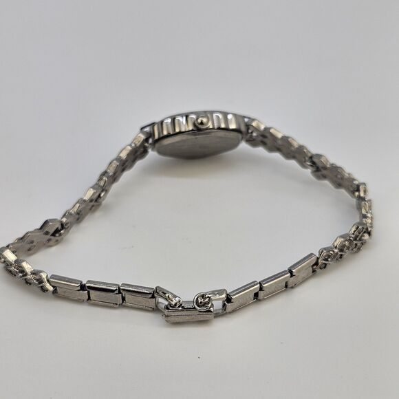 VTG Majestron Watch‎ Women 18mm Marcasite MOP Oval Dial 7\